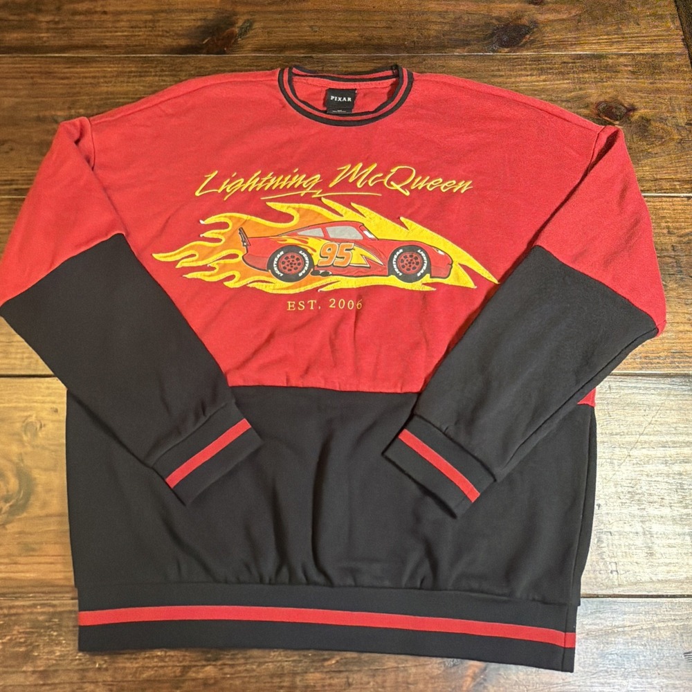 Disney Pixar Cars Lightning McQueen BoxLunch Crewneck Sweatshirt Medium
